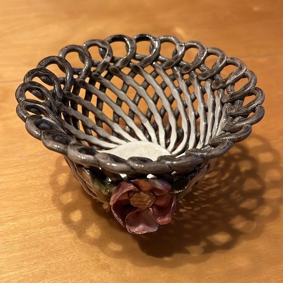 Vintage Capodimonte Basket - Picture 3 of 8